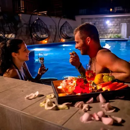 アパート Providenca Annex ムリニ